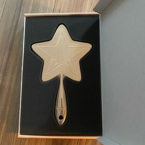 Jeffree star mirror- iridescent light nude